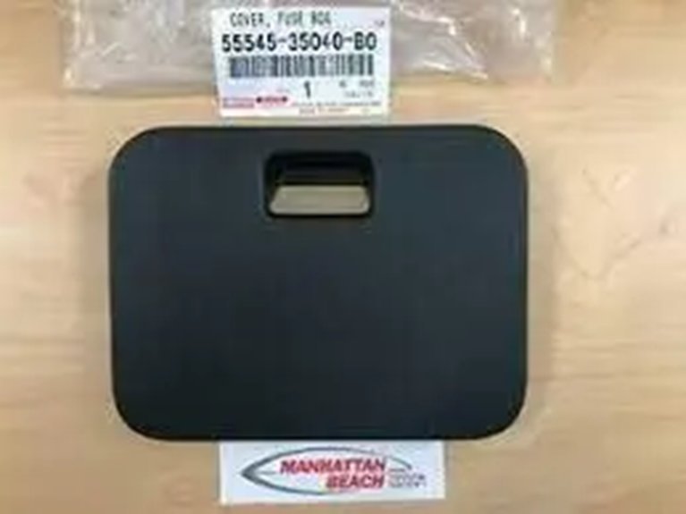 Toyota 55545-35040-B0 Fuse Box Cover